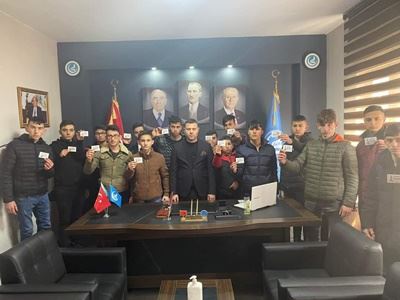 Afyon Ülkü Ocakları’nda öğrencilerin karne sevinci