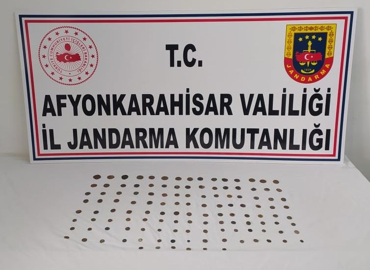 İhsaniye’de 126 adet sikke ele geçirildi