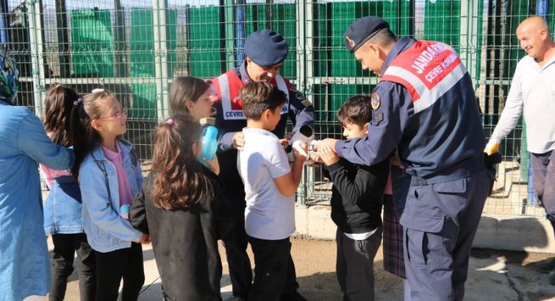 Jandarma’dan Hayvanları Koruma Günü etkinliği