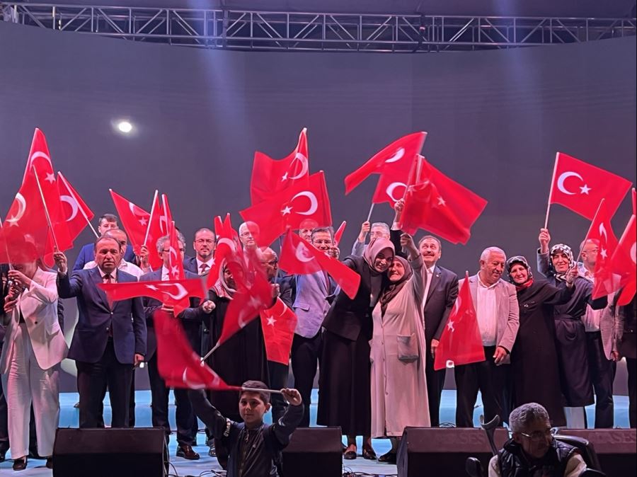 Demokrasi Nöbeti Zafer Meydanı’nda Coşkuyla Tutuldu