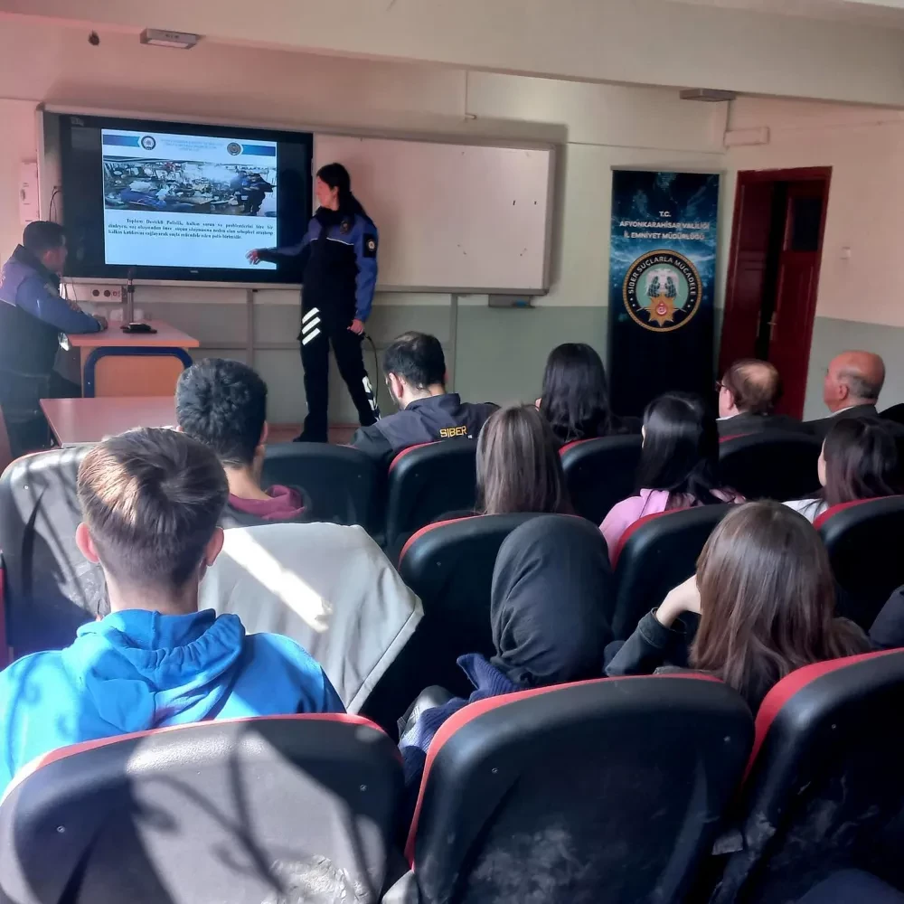 Emniyet Ekiplerinden Öğrencilere Güvenlik ve Siber Zorbalık Eğitimi