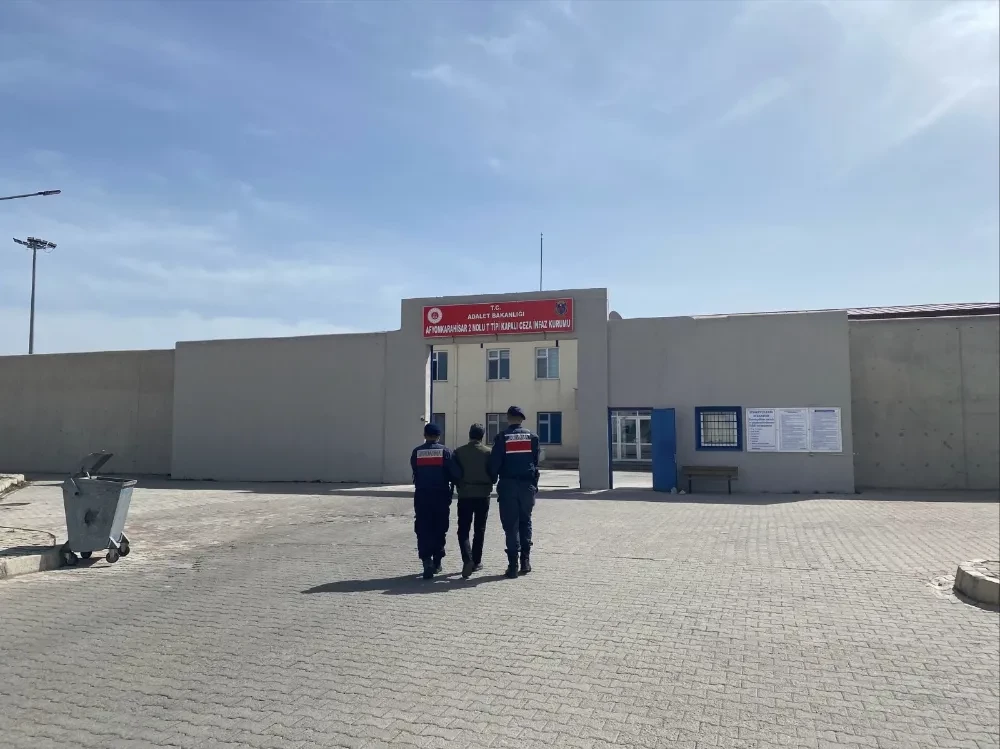 Afyonkarahisar’da Kaçakçılık Suçundan Aranan Şahıs Yakalandı
