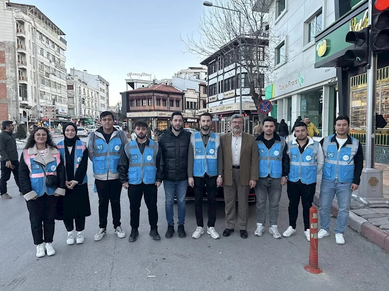 Ak Parti Afyonkarahisar Milletvekili Özkaya: İftara Beş Kala Ak Gençlik Yanında