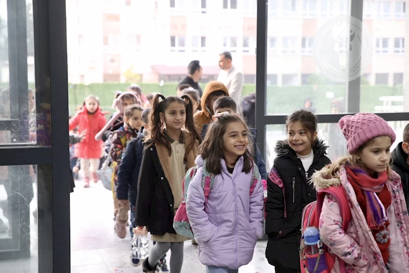 Okullar Yeni Döneme Başladı: Öğrencilerin Heyecanı, Öğretmenlerin Özverisi ve Velilerin Desteğiyle